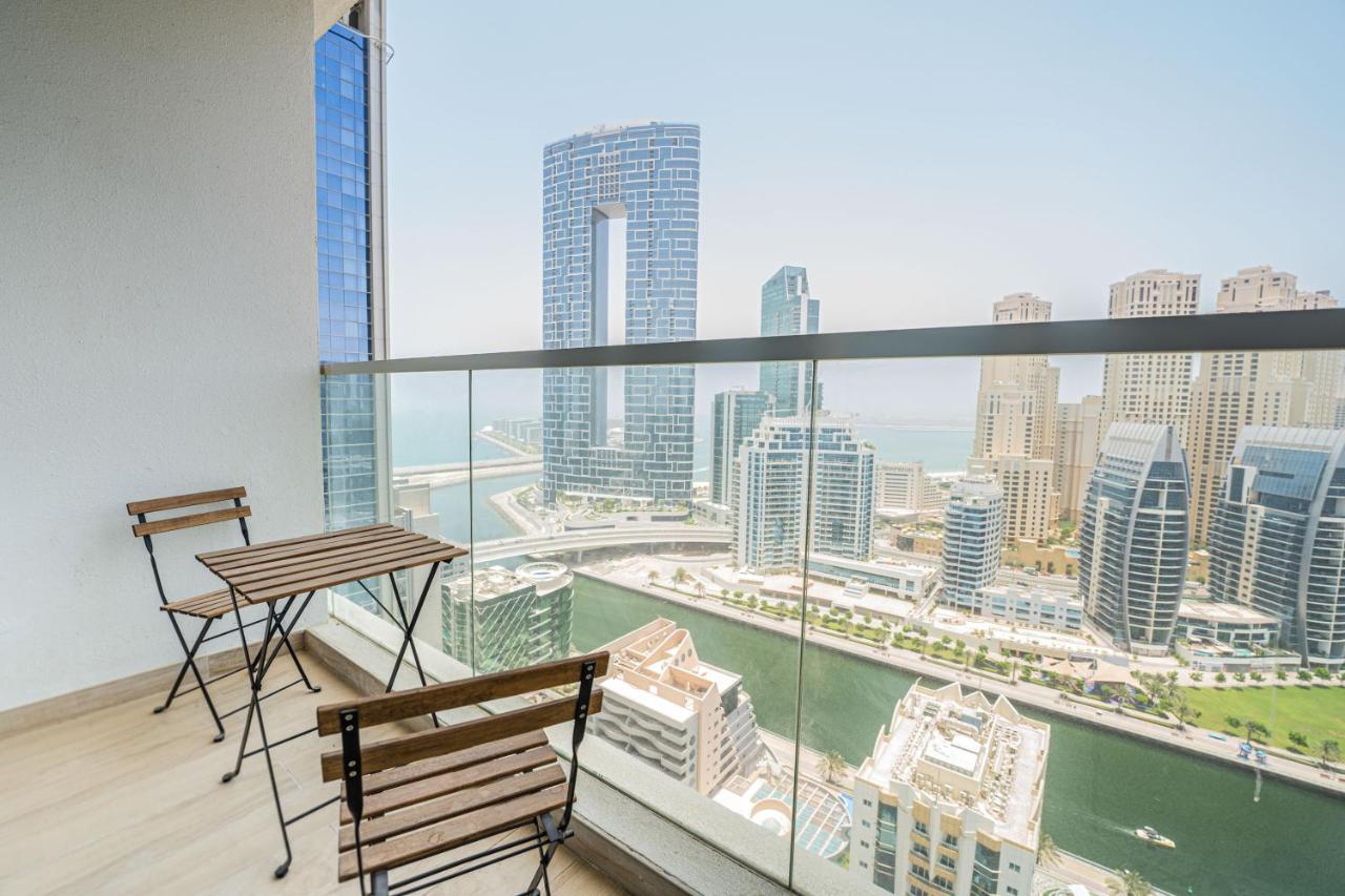 Fam Living - Marina Marvel - Studio Apartment With Breathtaking Views In Studio One Tower ドバイ エクステリア 写真
