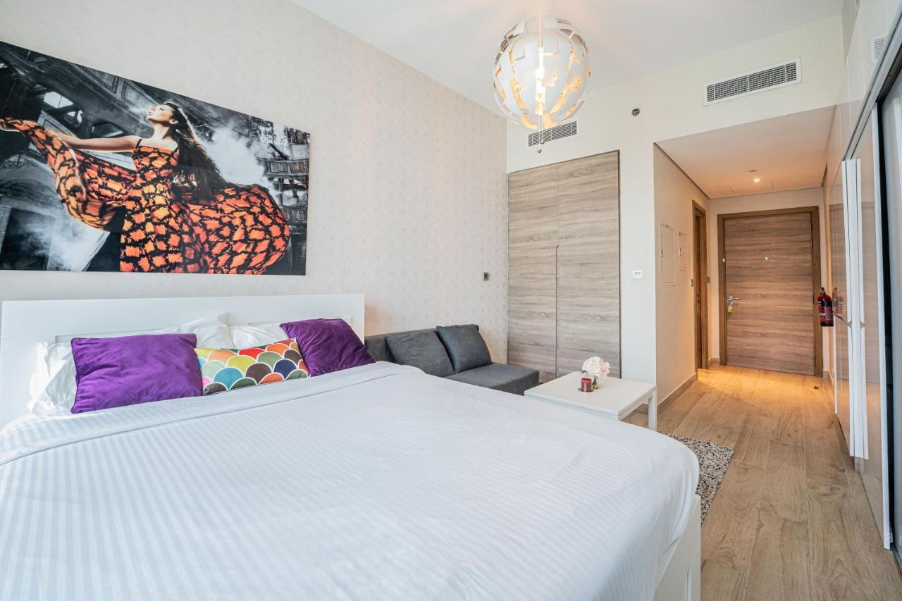 Fam Living - Marina Marvel - Studio Apartment With Breathtaking Views In Studio One Tower ドバイ エクステリア 写真