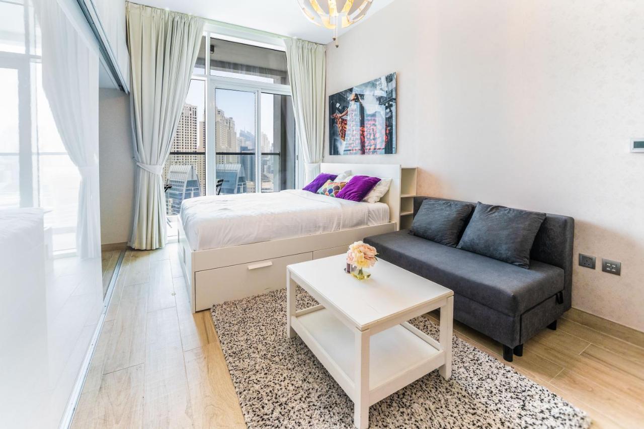 Fam Living - Marina Marvel - Studio Apartment With Breathtaking Views In Studio One Tower ドバイ エクステリア 写真