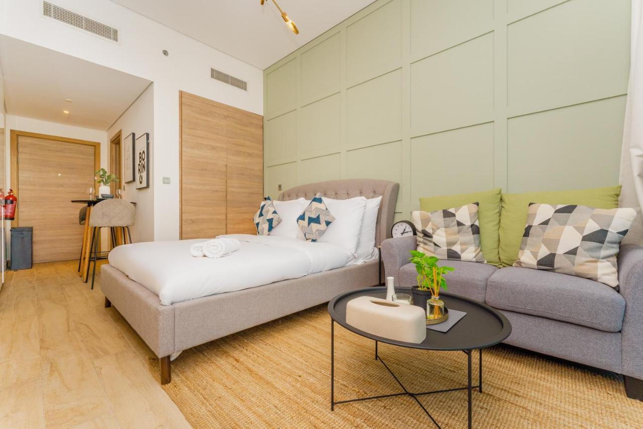 Fam Living - Marina Marvel - Studio Apartment With Breathtaking Views In Studio One Tower ドバイ エクステリア 写真
