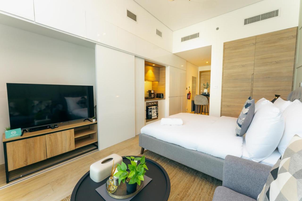 Fam Living - Marina Marvel - Studio Apartment With Breathtaking Views In Studio One Tower ドバイ エクステリア 写真