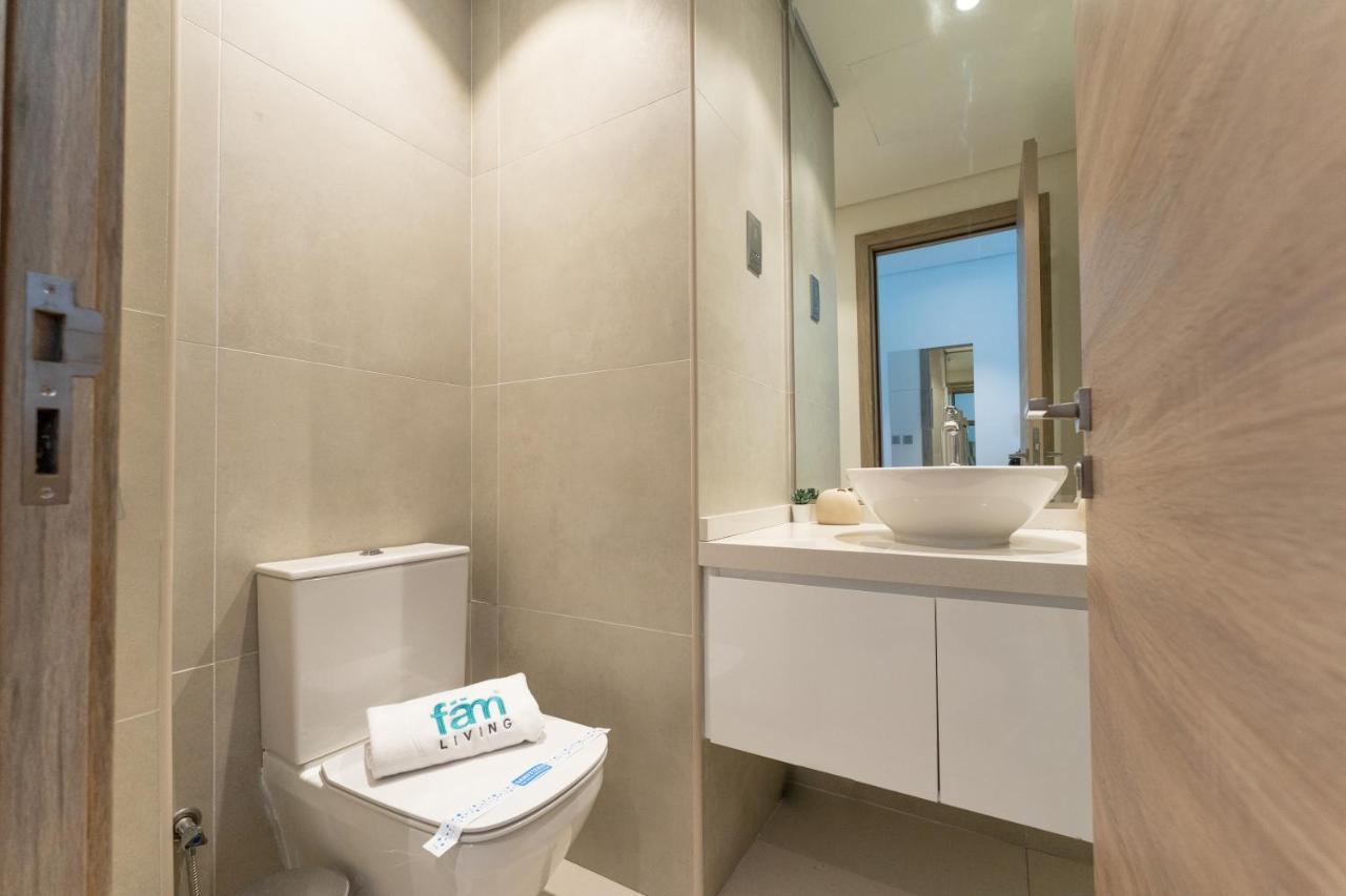 Fam Living - Marina Marvel - Studio Apartment With Breathtaking Views In Studio One Tower ドバイ エクステリア 写真