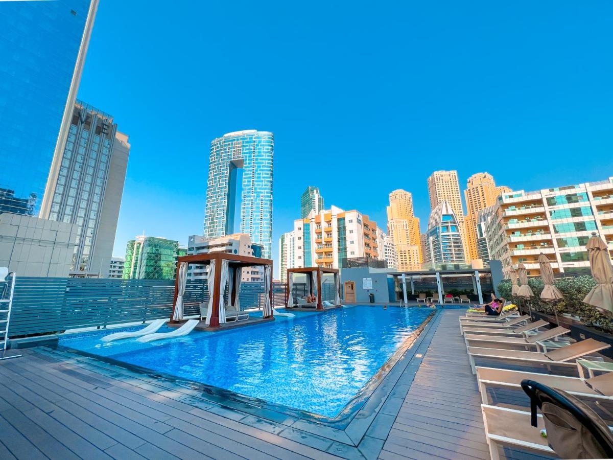 Fam Living - Marina Marvel - Studio Apartment With Breathtaking Views In Studio One Tower ドバイ エクステリア 写真