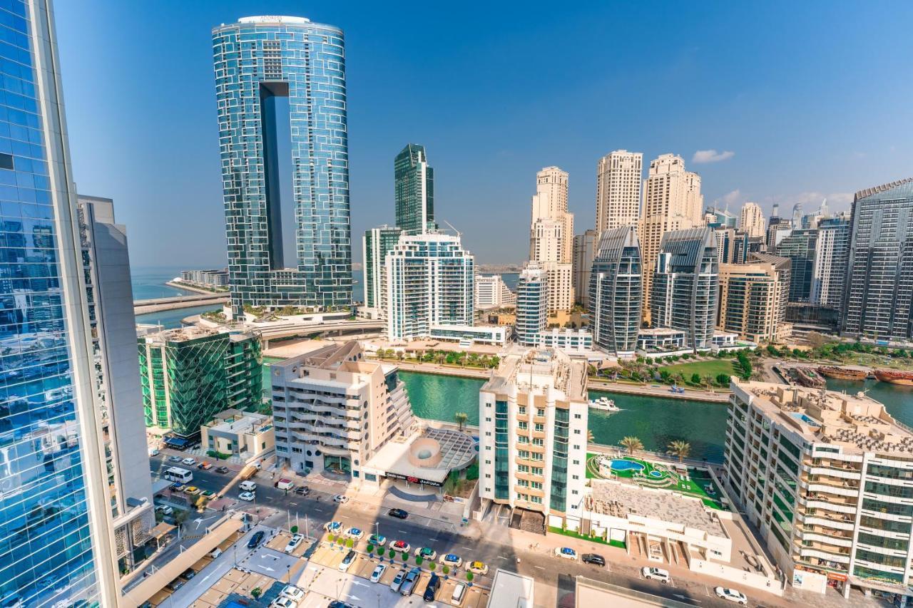 Fam Living - Marina Marvel - Studio Apartment With Breathtaking Views In Studio One Tower ドバイ エクステリア 写真