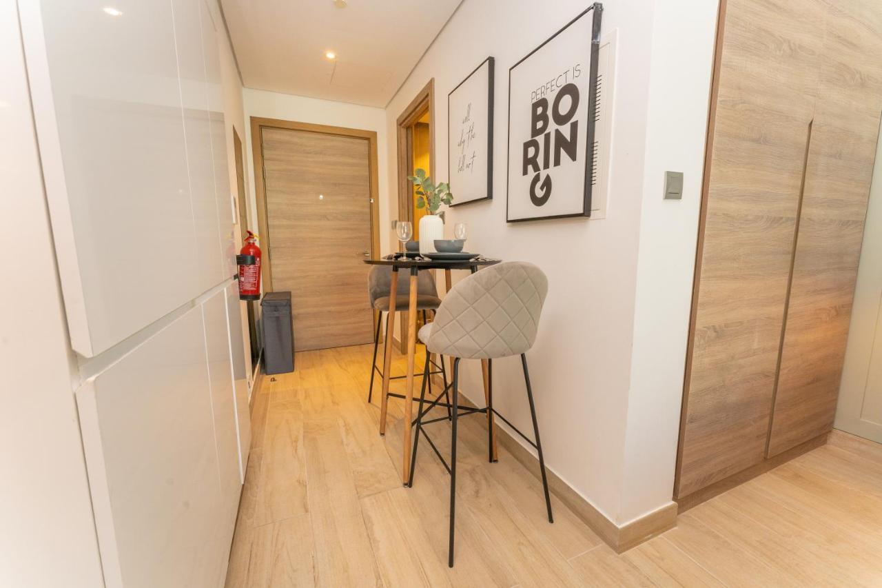 Fam Living - Marina Marvel - Studio Apartment With Breathtaking Views In Studio One Tower ドバイ エクステリア 写真