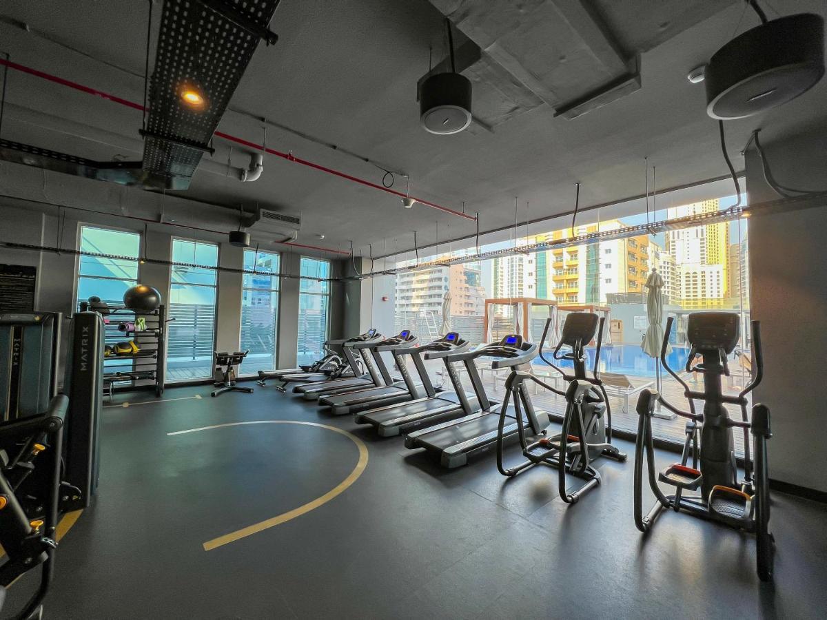 Fam Living - Marina Marvel - Studio Apartment With Breathtaking Views In Studio One Tower ドバイ エクステリア 写真